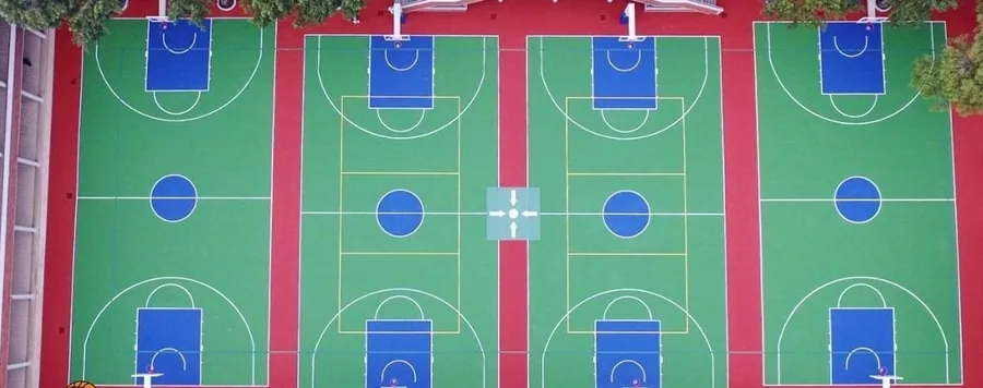 Vista aérea de las canchas del Centro Universitario México Maristas, Benito Juárez, CDMX, pintadas por PLAYKO